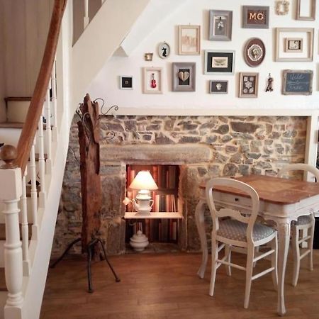 House At The Foot Of The Castle Of Fougeres Villa Eksteriør billede