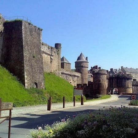 House At The Foot Of The Castle Of Fougeres Villa Eksteriør billede