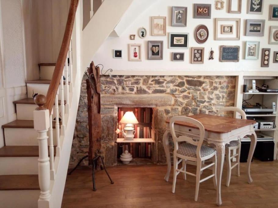 House At The Foot Of The Castle Of Fougeres Villa Eksteriør billede